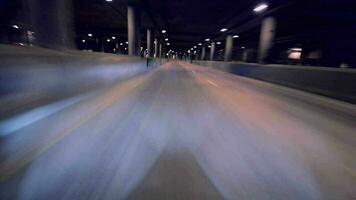 underjordisk gata racer. fortkörning i de tunnel. video