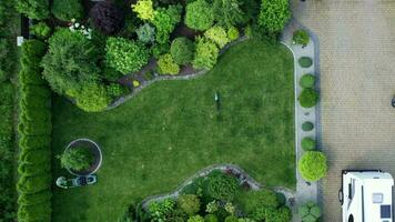 giardiniere assunzione cura di cortile. video