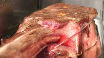 Grill Zeit. dick, lecker und saftig, ein Tomahawk Steak Grillen. video