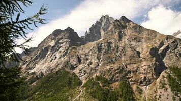 szenisch Sommer- Landschaft von mont blanc Massiv video