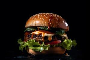 hamburguesa con queso y varios ingredientes en un negro fondo, con sus bollo, empanada, y coberturas en claro vista. el bollo es un dorado marrón color. hecho con generativo ai foto