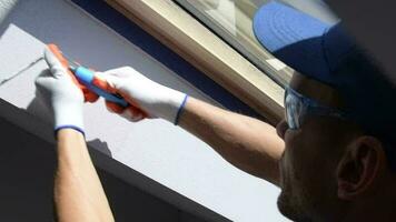 quarto pintura de homens. acabamento casa janelas área. construção tema. video