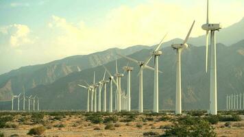 Californië Coachella vallei wind turbines macht fabriek video