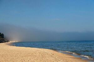 paisaje de el azul báltico mar en Polonia y el playa en un soleado calentar día foto