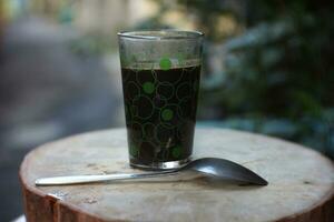 negro café con transparente vaso taza. foto