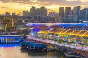 aéreo ver paisaje urbano de Clarke muelle, Singapur ciudad horizonte foto