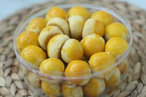 nastar galletas, piña tartas o nanas tarta son pequeño, tamaño de bocado pasteles foto