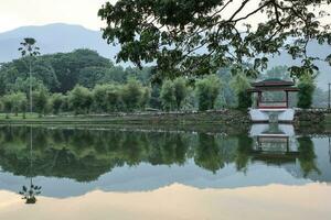 Early morning Taiping Lake garden park nature reflection photo