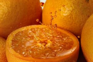 naranja real jugo chapoteo terminado Fresco medio cortar Fruta foto