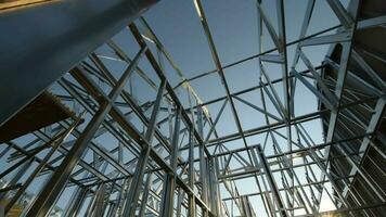 neu entwickelt Skelett Stahl Rahmen Haus Struktur. video