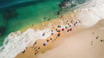 parte superior ver de arenoso playa con turquesa mar agua y vistoso azul sombrillas, aéreo zumbido disparo. generativo ai. foto