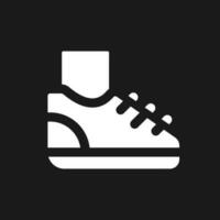 zapatilla de deporte oscuro modo glifo ui icono. deporte calzado. corriendo y correr. usuario interfaz diseño. blanco silueta símbolo en negro espacio. sólido pictograma para web, móvil. vector aislado ilustración