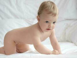 Baby crwl on the bed photo