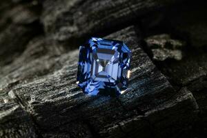 el precioso azul zafiro piedra preciosa foto