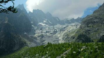 mont blanc maciço sul lado geleira. video