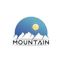 logotipo de icono de montaña vector