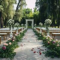 hermosa romántico festivo sitio hecho con de madera cuadrado y floral rosas decoraciones para fuera de Boda ceremonia en verde parque, , generar ai foto