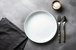 blanco plato y cuchillería en Roca mesa. mesa configuración, plano laico imagen, generar ai foto