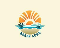 verano playa logo diseño modelo con luz de sol y arena con palmas, sencillo degradado verano colores vector