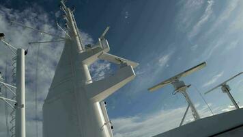 novembre 16, 2017. navigation et la communication instruments sur le planche de reine Marie 2 transatlantique croisière bateau. video