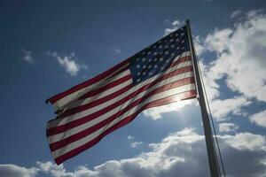 retroiluminado nosotros nacional bandera volador y ondulación en el viento terminado gris Tormentoso nublado cielo, símbolo de americano patriotismo, bajo ángulo, generar ai foto