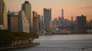 oktober 20, 2017. nieuw york stad zonsondergang landschap. horizon nieuw york stad Manhattan. Verenigde staten. video