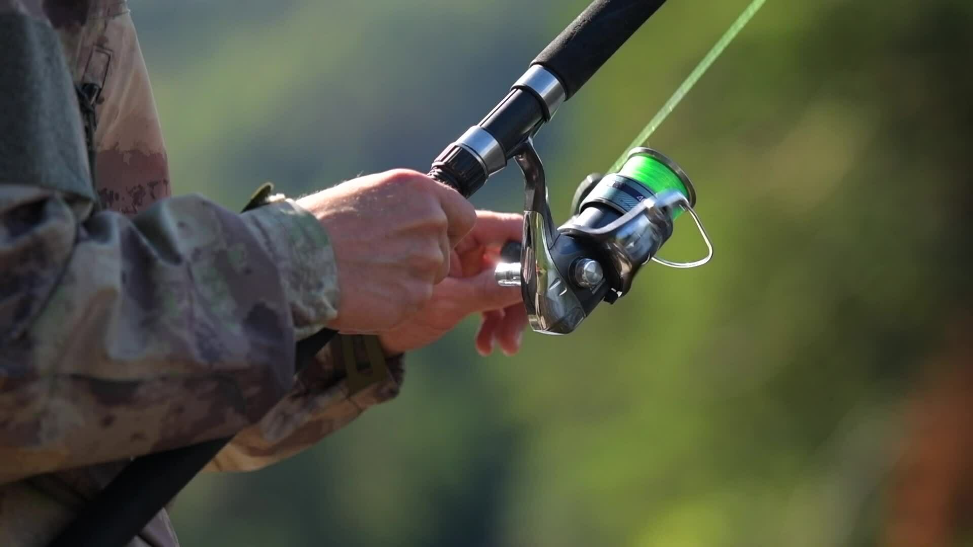 https://static.vecteezy.com/system/resources/thumbnails/024/480/179/original/fishing-rod-in-action-slow-motion-footage-fly-fishing-video.jpg