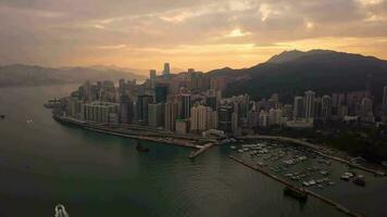 aérien vue drone 4k métrage de moderne grattes ciels dans Hong kong ville. bâtiments dans Hong kong ville sur lever du soleil. video