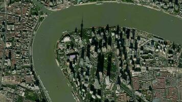 satelliet Shanghai kaart achtergrond lus. spinnen in de omgeving van China stad lucht filmmateriaal. naadloos panorama roterend over- downtown achtergrond. video