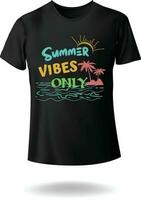 verano vibraciones solamente tipografía con amanecer mar playa ver palma árbol vector camiseta diseño eps 10