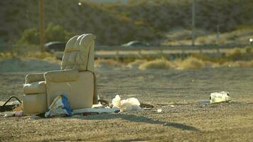 sulista Califórnia deserto lixo problema video
