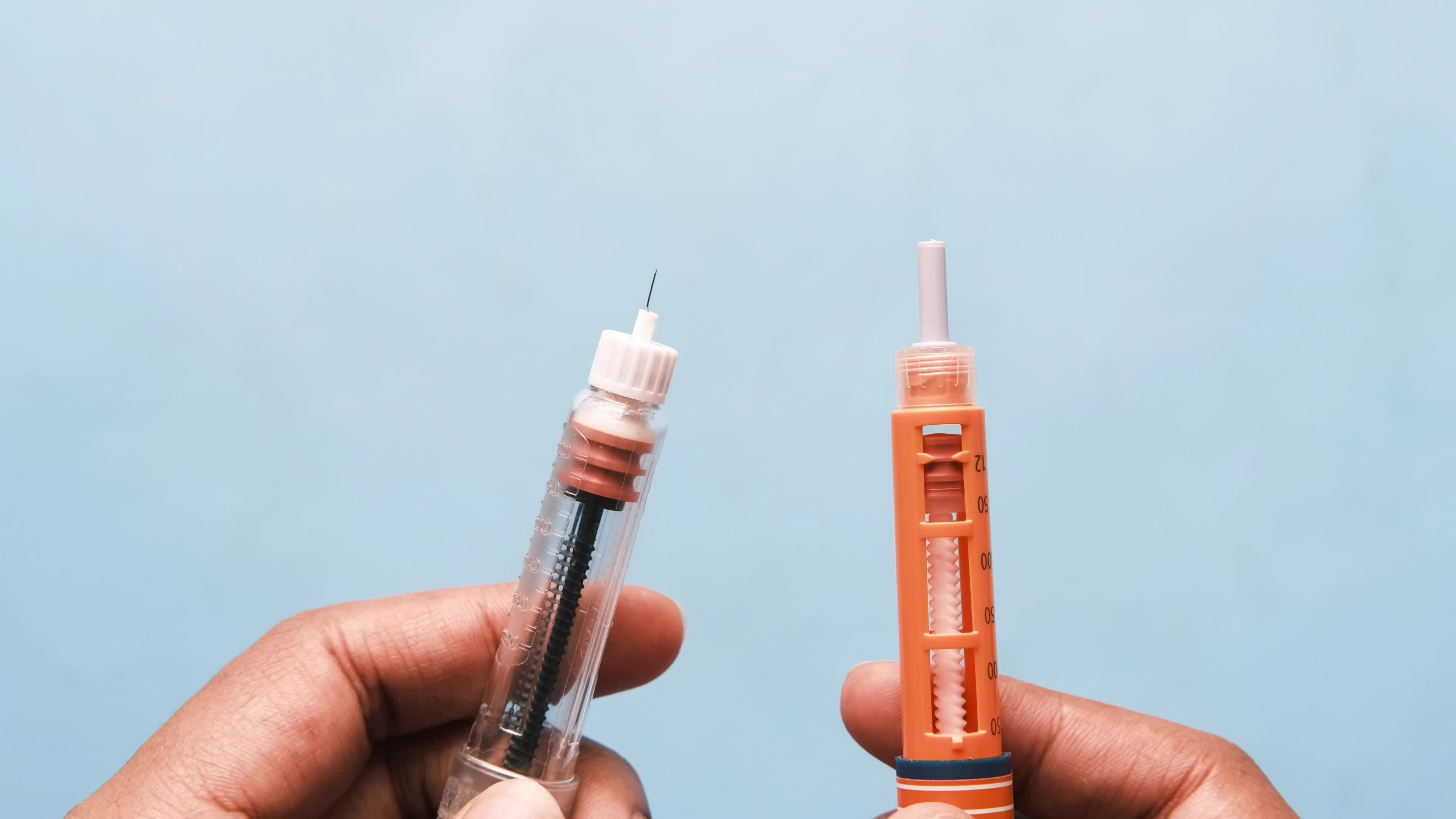 Hand holding Insulin pens with copy space, Top down 24501046 Stock