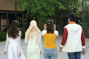 joven asiático diferente étnico malayo chino hombre mujer actividad estilo de vida estudiante educando trabajo negocio foto