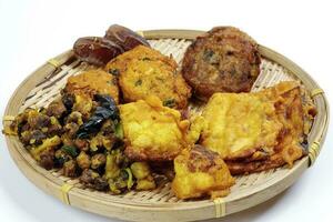 iftar set Piaju pakora beguni black chickpeas ghugni potato chop dates snack fried food photo