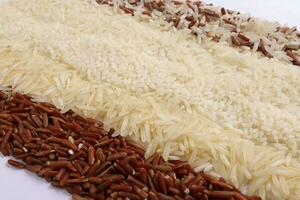 Varity mix long grain basmati medium grain jasmine short grain pilaf risotto brown low glycaemic index GI rice in rows top view photo