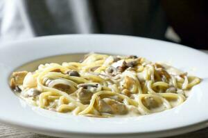 Spaghetti with creamy mushroom sauce photo