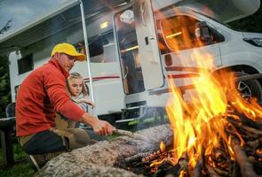 rv camper cámping y familia hora foto