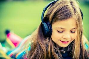 chica con auriculares foto