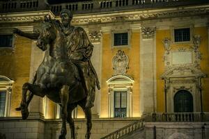emperador Marco Aurelius bronce estatua en Roma foto