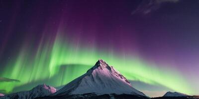 foto de montaña y Aurora borealis ai generado