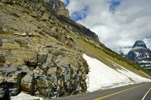 glaciar la carretera en Montana foto