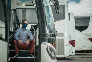 autobús conductor y el virus brote encierro hora foto