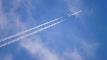 Airplane flying overhead in a blue sky with a contrail video