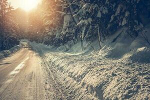 escénico invierno autopista foto