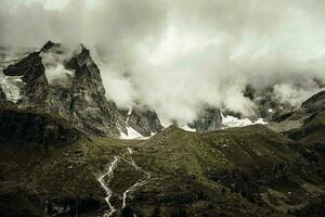 dramático alpino paisaje foto