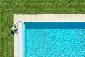 nadando piscina mantenimiento desnatadora filtrar limpieza foto