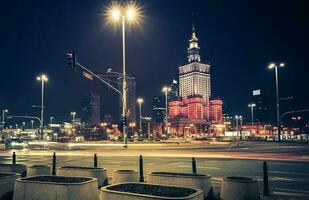 céntrico Varsovia a noche foto