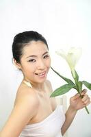 joven hermosa Sureste asiático mujer belleza Moda maquillaje ligero gris blanco antecedentes foto