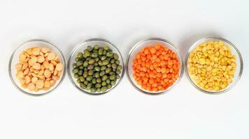 Masur Moong mung boot chana chickpea pea yellow red green dal photo