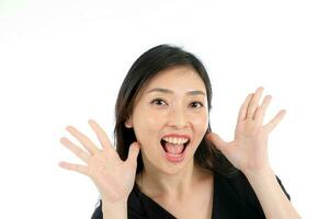 facial expresión joven asiático mujer oficina atuendo blanco antecedentes Hola ola mano foto